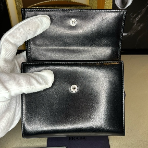 PRADA | ✨NEW✨ Trifold Leather Wallet in Black - Picture 7 of 14